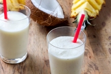 Shake refrescante de abacaxi e coco
