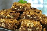  Brownie crocante leva pedaços de chocolate branco