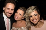 Fernanda Souza em seu casamento com Leonardo Gonçalves e Daniela Araújo