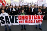 Assírios protestam em solidariedade aos cristãos sequestrados. (Reuters/Mohamed Azakir)