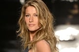 Os fios de Gisele Bündchen se tornaram um marco nos salões de todo o mundo. (Foto: Virgula)