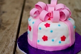 A loja Sweet Cakes se recusou a fazer um bolo de casamento gay, e foi processada.