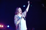 Kim Walker-Smith durante adoração do Jesus Culture em São Paulo.