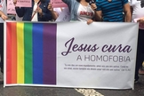 Cristãos exibem faixa 'Jesus cura a homofobia' na Parada Gay