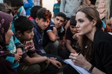 Angelina Jolie em campo de refugiados