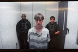 Dylann Roof ouve as declarações de familiares das vítimas, após ter matado nove pessoas durante um estudo bíblico, na Igreja Metodista Eammanuel, em Charleston (EUA).
