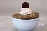 Bolo de Oreo fácil de caneca