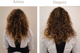 Cachos hidratados e com brilho
