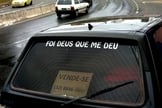 Adesivo no carro