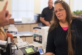 Kim Davis foi condenada por desacato ao tribunal distrital