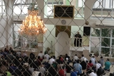 Momento de reunião na Mesquita do Pari, no centro da capital paulista. (Foto: BBC)