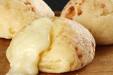 Pão de queijo recheado de liquidificador 