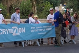"Pela liberdade dos judeus no Monte do Templo" diz o cartaz segurado por cristãos da organização 'Cry for Zion'. (Foto: Cry For Zion)