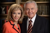 Jack Van Impe apresenta os programas de televisão evangelísticos com sua esposa, Rexella Van Impe. (Foto: JVIM)