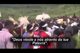 Bíblias na tribo Kimyal, na Indonésia