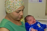  Mãe e filho estão internados no Hospital Geral Universitário, em Cuiabá, em observação. (Foto: G1)