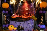 Mesa preparada para festa de Halloween. (Foto: Mestres da Teologia - site oficial)