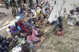 Mais de 300 mulheres e crianças, que estavam sob poder do Boko Haram, foram resgatadas por uma ação do exército nigeriano. (Foto: Nigerian Army / AFP)