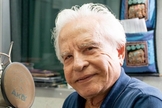 Aos 88 anos, Cid Moreira acaba de lançar o aplicativo Bíblia no celular. (Foto: Reprodução/ Extra)