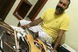 O músico, que já fez parte do grupo Oficina G3 ao lado de Juninho Afram, perdeu um violão avaliado em R$ 17 mil e ainda sente dores no corpo. (Foto: Reprodução/ Facebook)