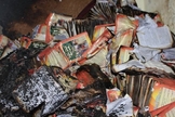 Bíblias, estúdios, computadores e outros equipamentos foram destruídos pelas chamas. (Foto: Gawahi TV)