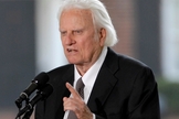Billy Graham é um dos mais conhecidos evangelistas da atualidade. Aos 97 anos, o pastor continua escrevendo artigos e compartilhando do Evangelho com o apoio de sua equipe ministerial. (Foto: Associação Evangelística Billy Graham)