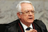o ministro aposentado do Supremo Tribunal, Carlos Velloso aponta a liberação do aborto em casos de microcefalia como uma brutalidade.