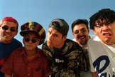 Em apenas nove meses, a banda vendeu mais de 1,2 milhão de discos. (Foto: Reprodução)