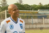 O Zagueiro Alex Silva atualmente está jogando pelo Rio Claro, na disputa pelo Campeonato Paulista (Imagem: Reprodução / GloboEsporte)