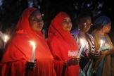 Mulheres nigerianas participam de vigília em janeiro de 2016, para clamar pelo resgate de 200 garotas sequestradas pelo Boko Haram (Foto: Afolabi Sotunde / Reuters)
