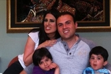 Pastor Saeed Abedini com sua esposa Naghmeh e seus dois filhos pequenos em uma foto de família sem data. Foto: Reprodução.