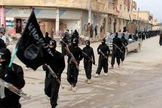 O EI ainda controla as cidades de Mossul, no Iraque, e Raqqa, na Síria, locais onde Obama irá reforçar o número de agentes especiais. (Foto: AP Images)