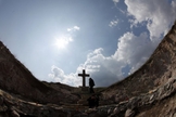 Jovem muçulmana se converte sonhar com Jesus chorando por ela. (Foto: Reuters)