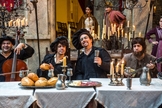 Marcelo Adnet (ao centro) e outros atores do 'Tá no Ar', durante a gravação do clipe 'Já Tive Teses'. A paródia satirizou a história de Martinho Lutero. (Renato Rocha Miranda / TV Globo)