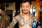 Pastor Shindo. As tatuagens são hoje, apenas a lembrança de um passado sem Deus. (Foto: Tokyo Repórter)