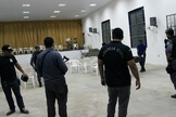 A vítima caiu próximo a porta lateral da igreja, após ser atingida com dois tiros. (Foto: Ive Rylo/G1 AM)