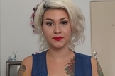 Sara Winter liderou por anos o movimento 'Femen' no Brasil e chegou a participar de protestos do grupo no exterior. Atualmente se posiciona contra o aborto e afirma que tem sofrido ameaças e agressões verbais do movimento feminista. (Imagem: G1)