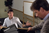Um exemplo conhecido por causa do cinema é o do jovem cristão Josh Wheaton (Shane Harper) que enfrentou seu professor ateu em "Deus Não Está Morto". (Foto: Divulgação).