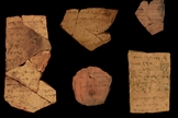 Manuscritos feitos sobre fragmentos de cerâmica, datados por volta de 600 a.C., foram encontrado na fortaleza de Tel Arad, em 1970. (Foto: Michael Cordonsky/Israel Antiquities Authority)