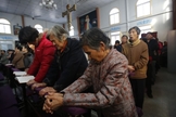 Cristãos participam de culto dominical na China. (Foto: Reuters)