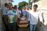 Wagner Honório Lopes foi enterrado na tarde deste domingo, em Inhaúma. (Foto: Ricardo Rigel/ Extra)