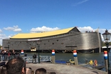 O navio pesa cerca de 2.500 toneladas, mede 95 pés por 75,5 pés de altura e 410 pés de comprimento. (Foto: Divulgação).