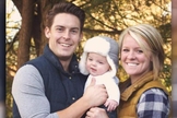 Pastor Davey Blackburn e sua esposa Amanda, com o filho. (Foto: ABC 11)
