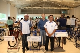 Os beneficiados receberam, além de equipamentos específicos para cada área de trabalho, uma aula de empreendedorismo. (Foto: ASN).