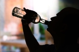 Participantes relataram "um certo grau de desejo por álcool após ver as imagens, e menos desejo por álcool após fazer uma oração. (Foto: Reprodução)