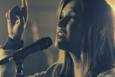 O álbum Paz é o sexto título da cantora que não lançava um álbum de inéditas há quatro anos. (Foto: Reprodução / YouTube).