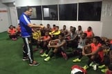 Técnico Júnior Câmara dá Palavra de encorajamento aos jogadores, antes de partida. (Foto: Twitter)