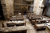 Interior de igreja destruída em Maaloula. (Foto: Daily Star)
