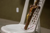 Imagem de Jesus Cristo crucificado, já respingada pelo sangue do ator Ari Areia. (Foto: Junior Ratts)