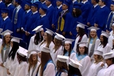 Alunos da escola 'East Liverpool' durante cerimônia de formatura. (Foto: NBC)